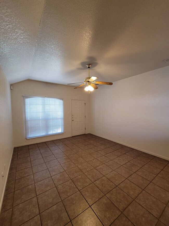 Building Photo - 3601 Dustin Ct