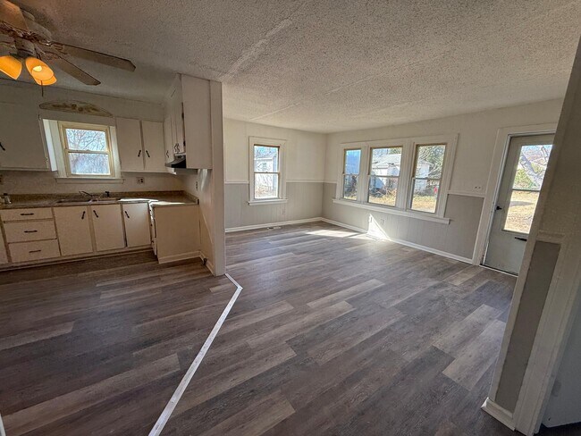 Foto del edificio - 2405 Fala St