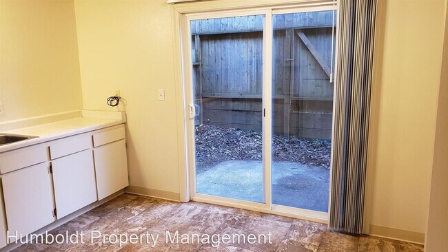 Building Photo - 1301 Hallen Dr