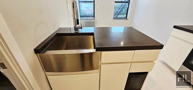 Building Photo - Stanton Street