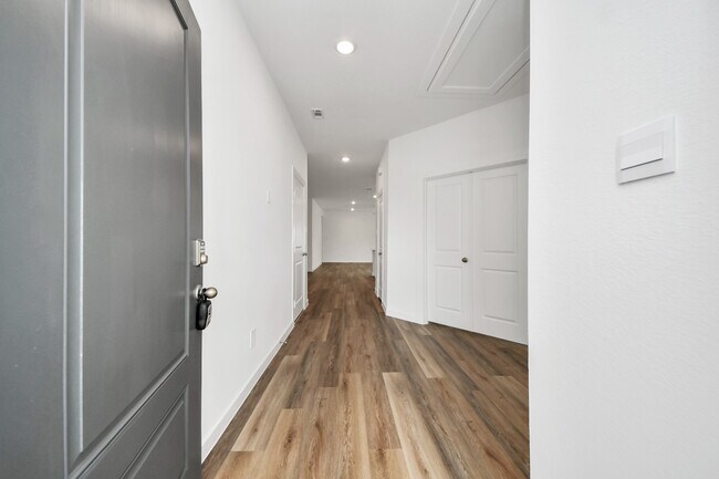 Building Photo - 9035 Rose Water Trl