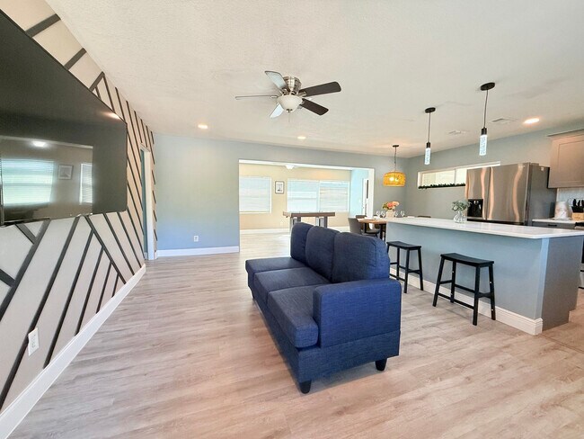 Foto del edificio - 3120 Drake Dr