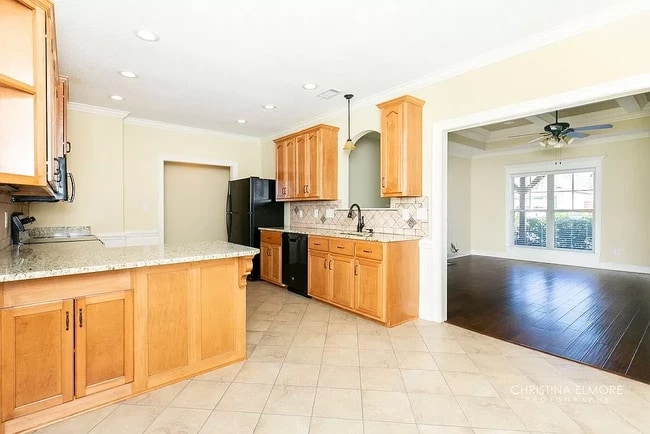 Cocina y sala de estar - 113 Highland Point Dr