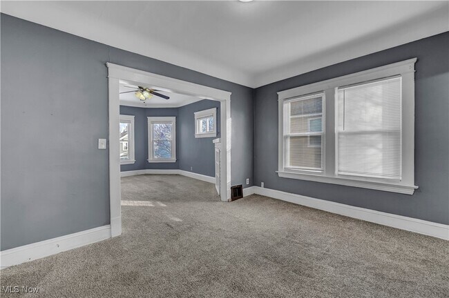 Foto del edificio - 1290 Hall Ave