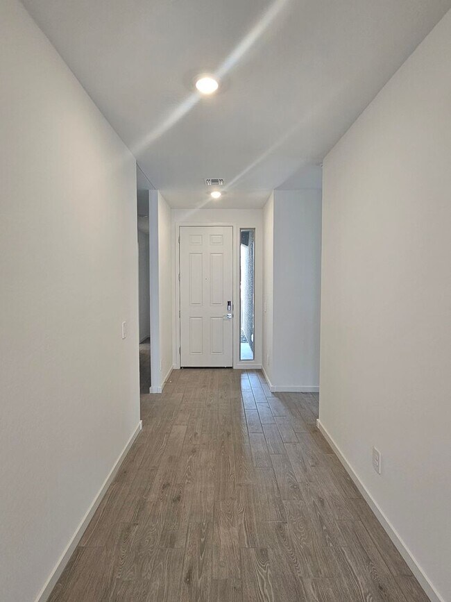 Foto del edificio - Beautiful new build w mountain views