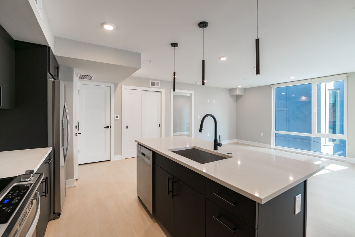 Foto principal - 6604 Ridge Ave
