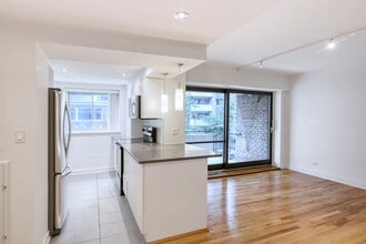 Building Photo - 3435 Rue Drummond