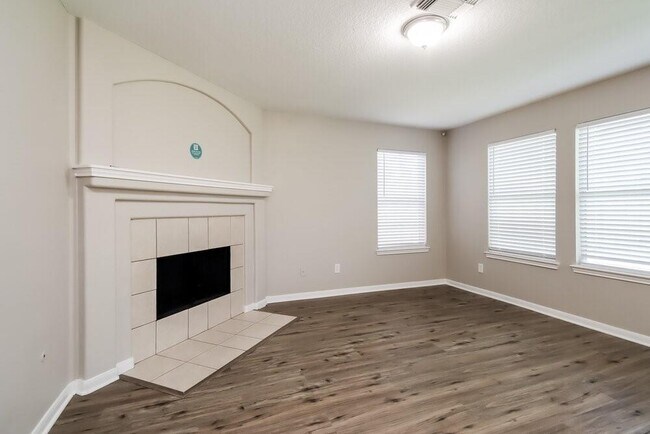 Foto del edificio - 14635 Lothbury Dr