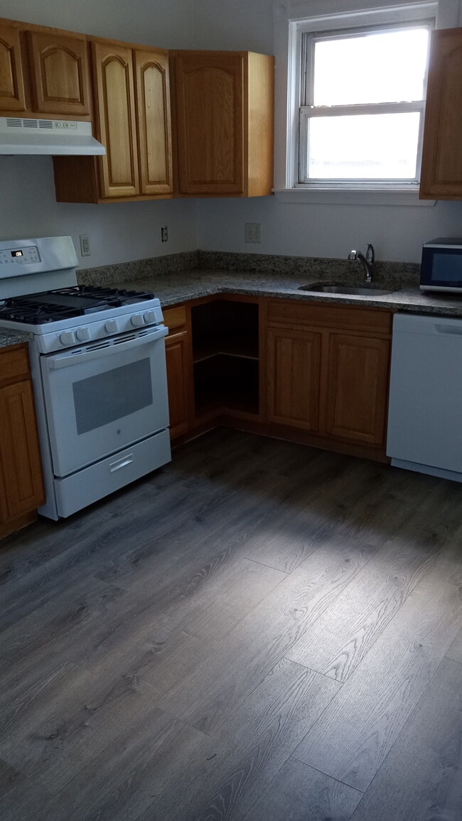 Building Photo - 4 Eleanor St