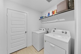 Building Photo - 1638 Westway Dr