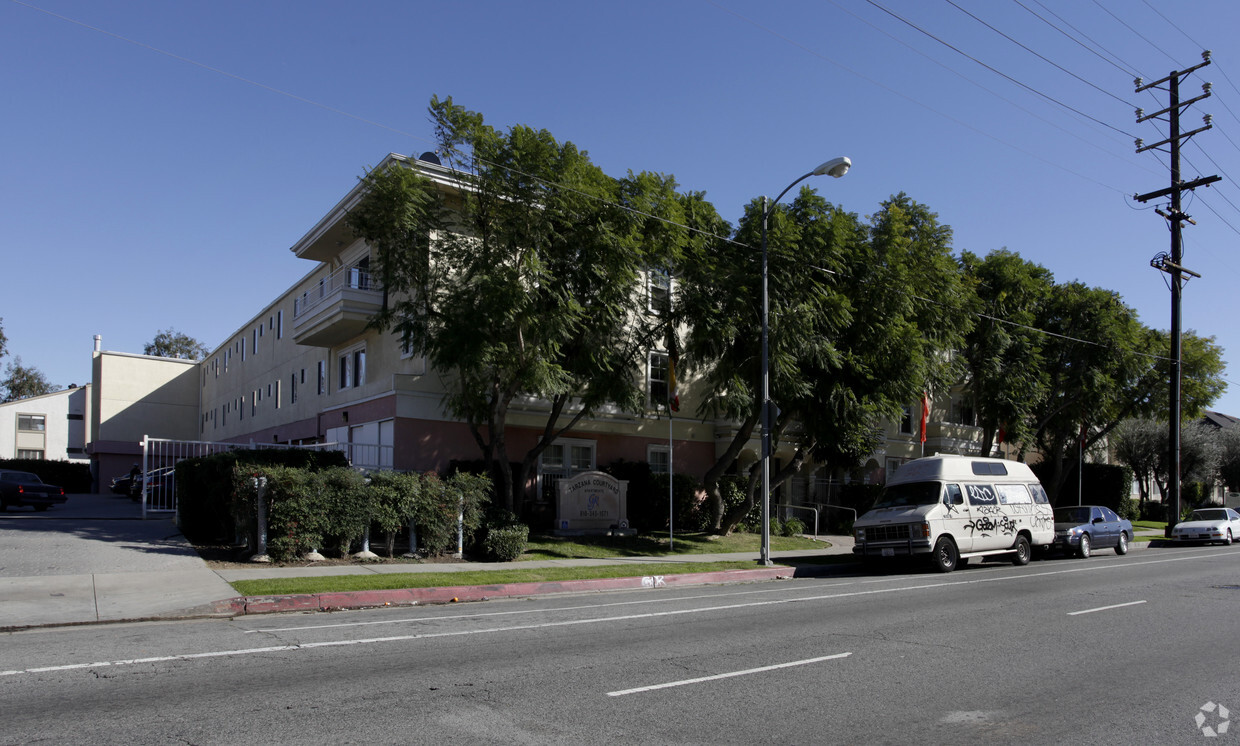 Primary Photo - Tarzana Courtyard