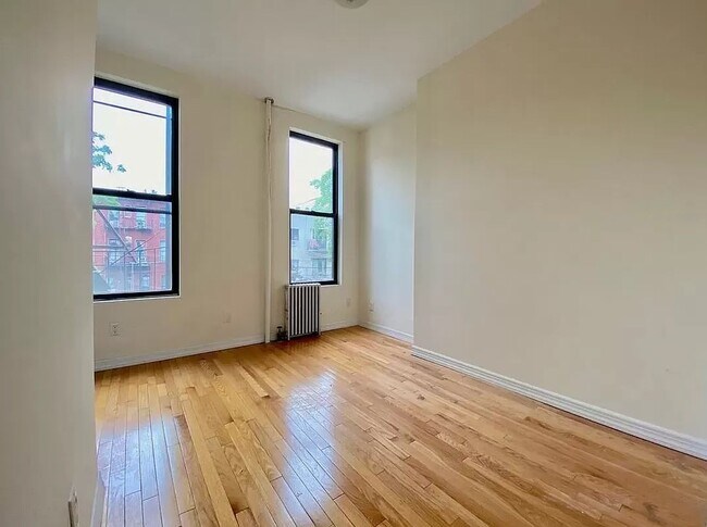 Building Photo - 151 Dupont Street