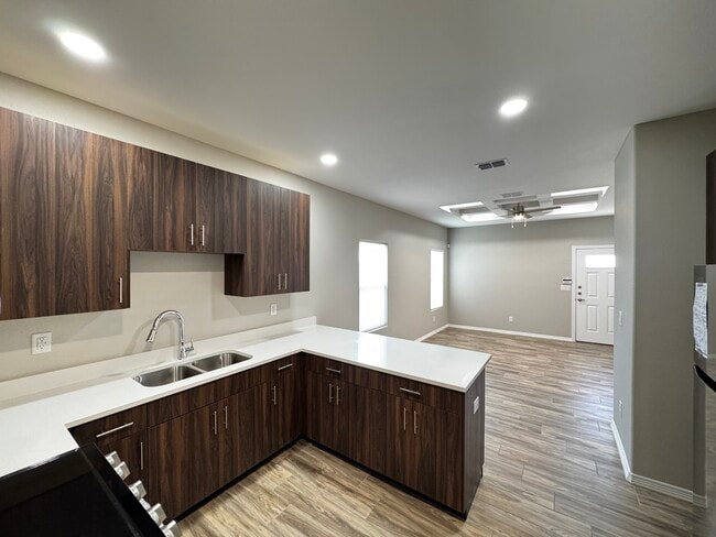 Building Photo - 4000 La Vista Ave