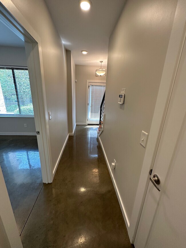 Foto del edificio - 1035 Chester Ave