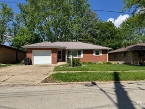 Building Photo - 1405 S Oak St