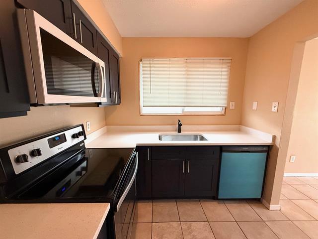 Building Photo - 2705 Tanglewood Dr