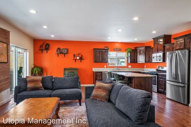 Foto del edificio - 3 br, 2 bath House - 963 SE Strawberry Lane