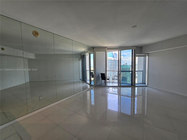 Foto del edificio - 475 Brickell Ave