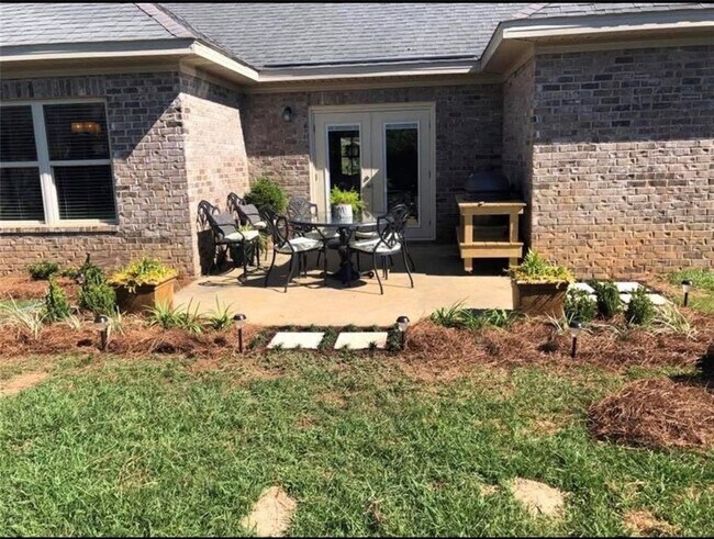 Building Photo - 728 Amador Avenue