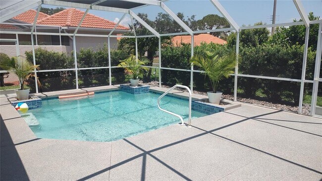 Foto del edificio - 4835 Jacaranda Heights Dr