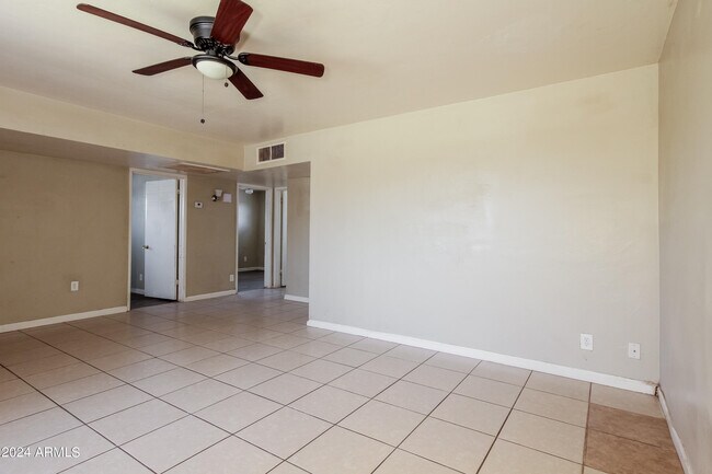Building Photo - 2809 W Seldon Ln