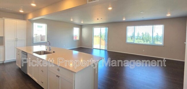 Building Photo - 1032 Baker Hts Lp