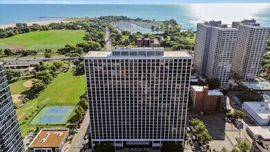 Building Photo - 4343 N Clarendon Ave