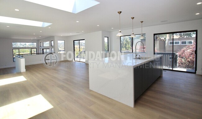 Building Photo - Remodeled Luxury Mill Valley Retreat - FOU...