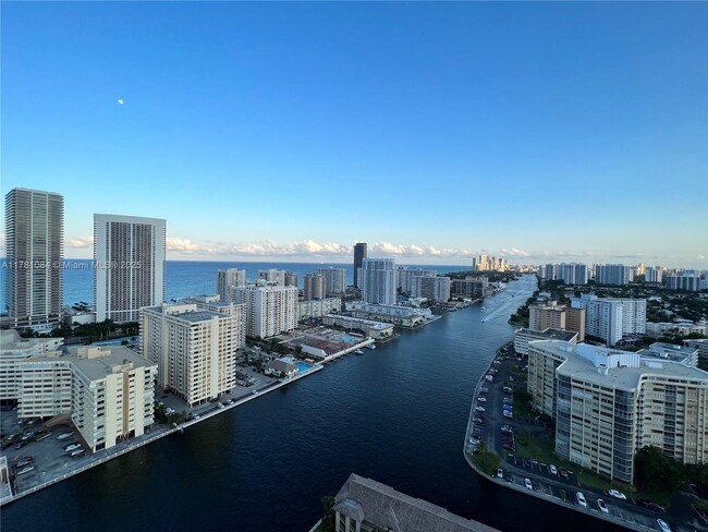 Building Photo - 2600 E Hallandale Beach Blvd