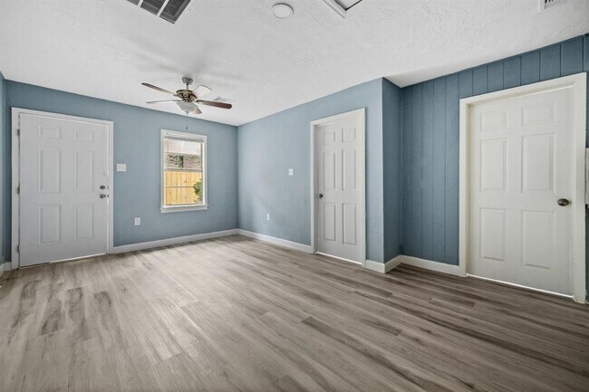 Building Photo - 3423 Nettleton St
