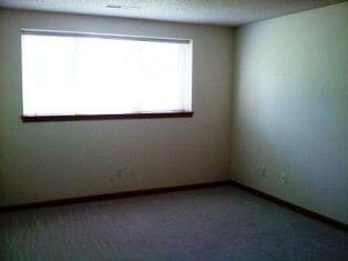 Foto del edificio - FALL 2026!!!  3-bedroom, 2.5-bath town-home minutes from UIHC