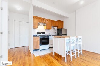 Building Photo - 356 Henry St