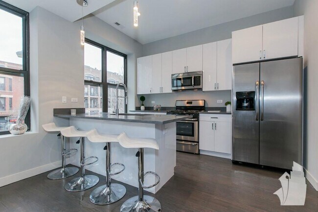 Foto del edificio - 2151 W Division St