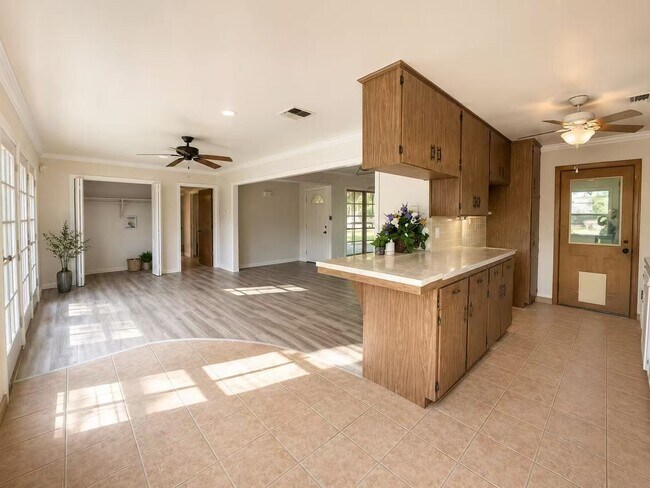 Building Photo - 7006 Sharpview Dr