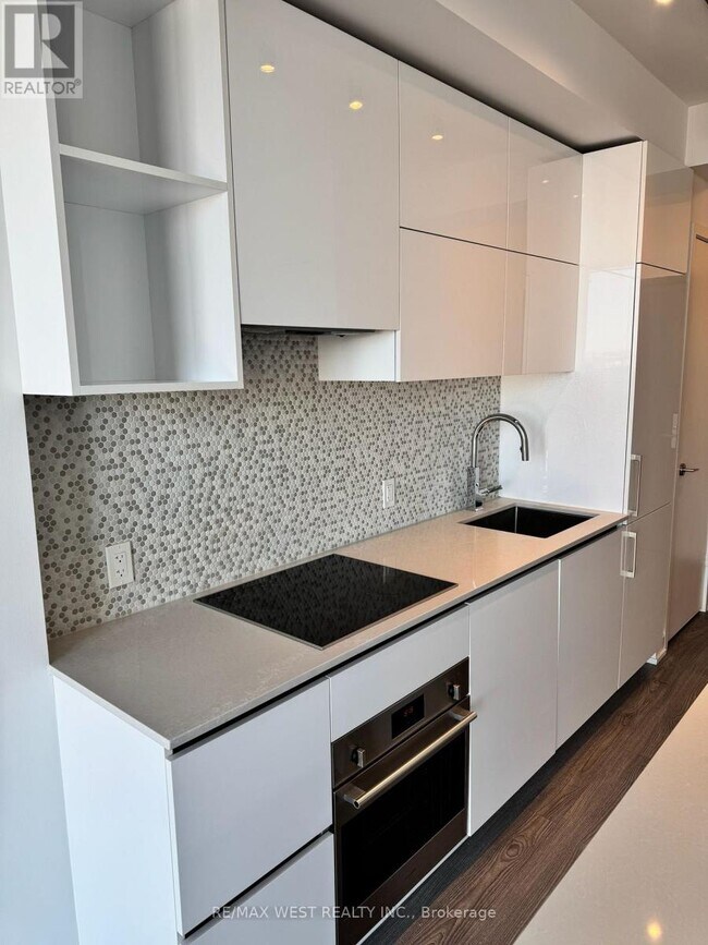 Building Photo - 1 Yorkville Ave