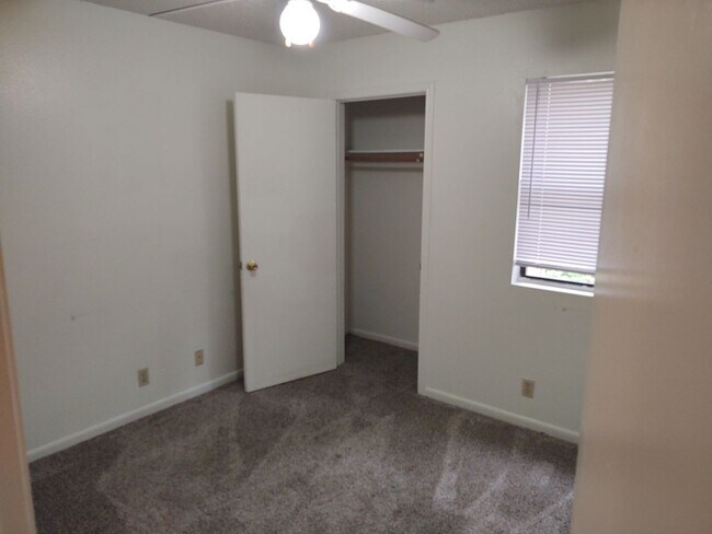 Foto del edificio - 602 Bracewood Cir