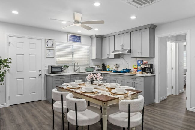 Foto del edificio - 10983 Parkdale Ave