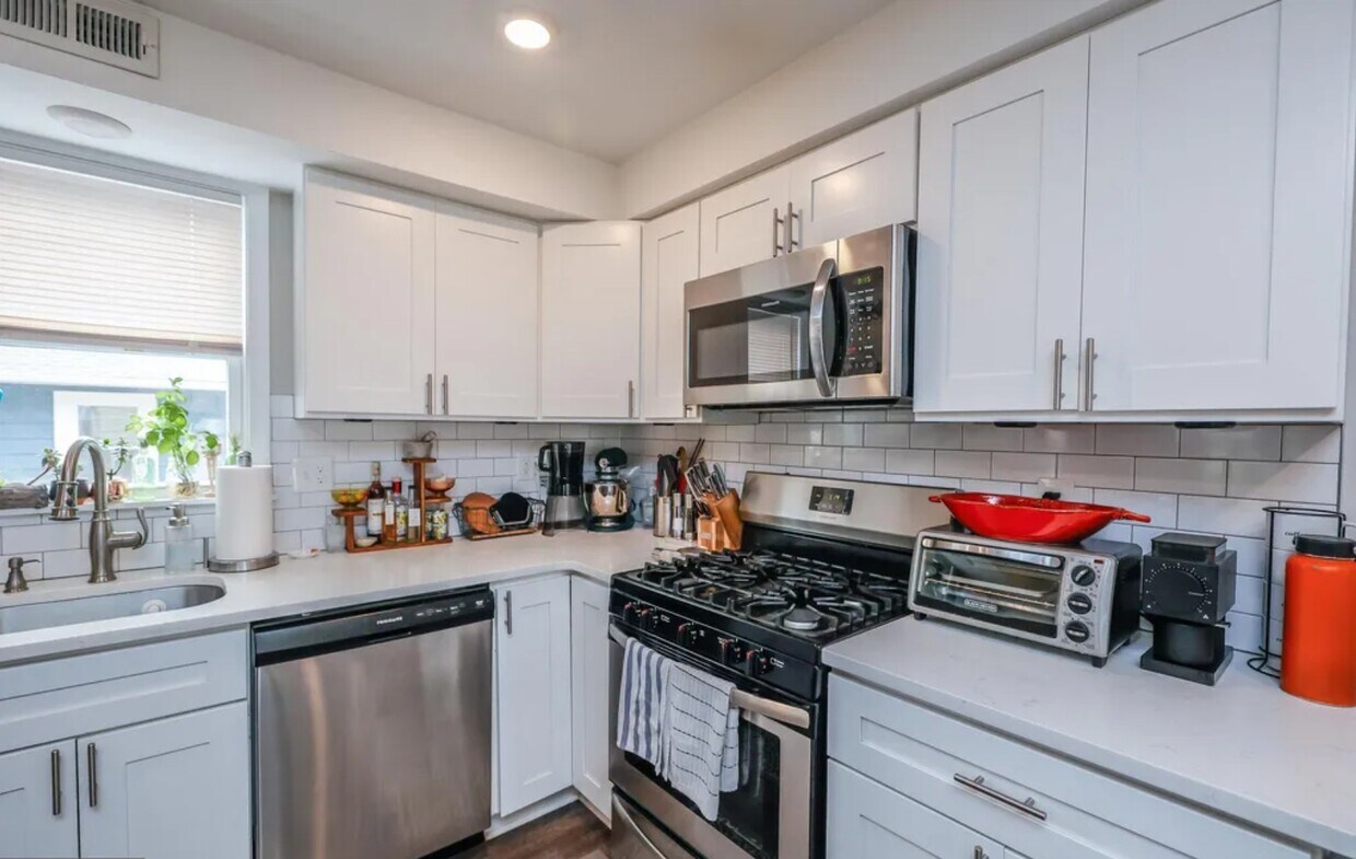 Foto principal - 414 Woodlawn Ave