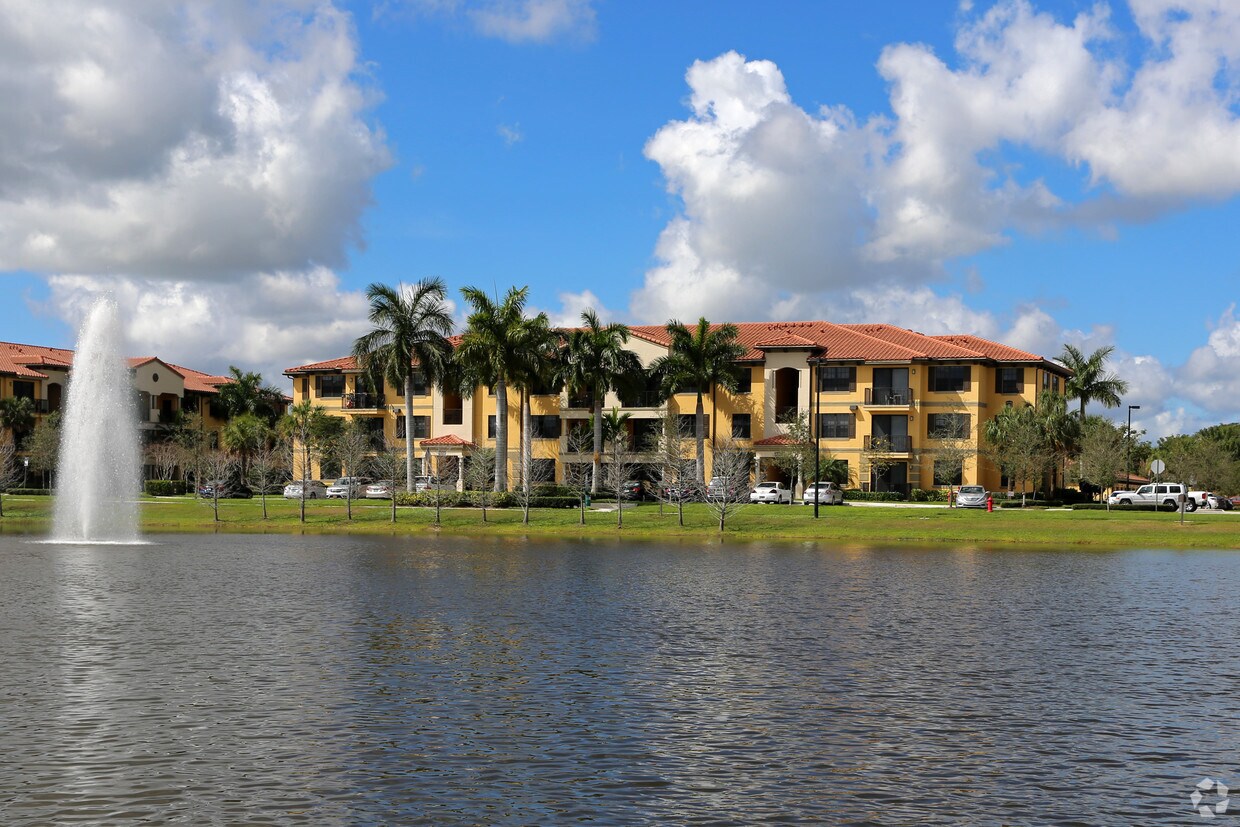 THE POINT AT ROYAL PALM BEACH Apartments 570 Christina Dr Wellington