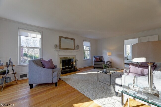Building Photo - 305 Lupine Way