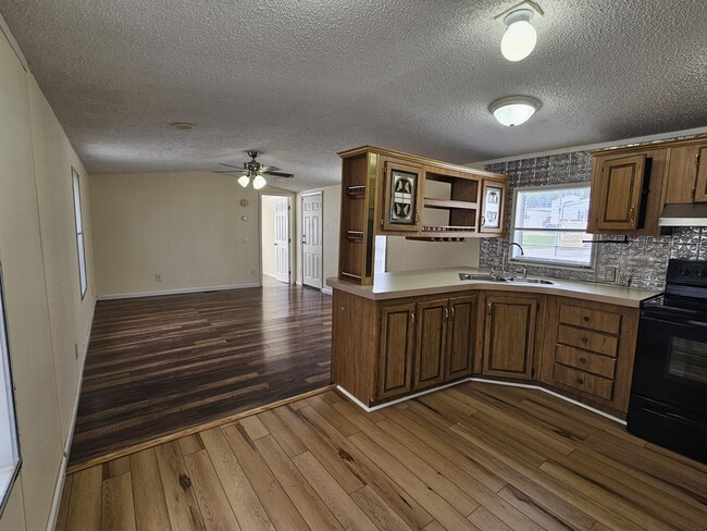 Foto del edificio - 115 Sharon Rd