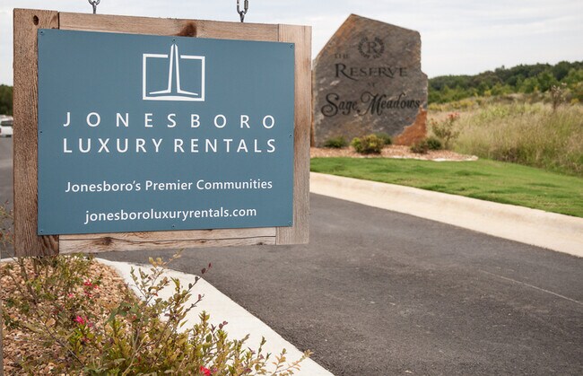 Foto del edificio - 5202 Reserve Blvd