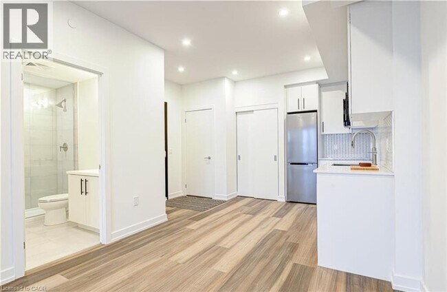 Photo du bâtiment - 15 Wellington St S