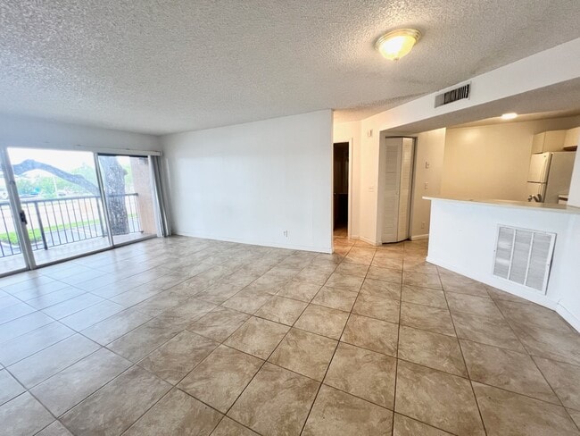 Foto del edificio - 8977 Wiles Rd