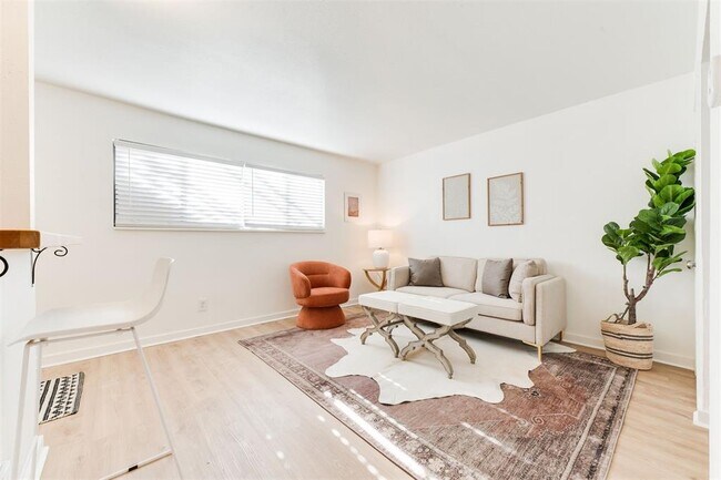 Building Photo - 1624 N Blackwelder Ave