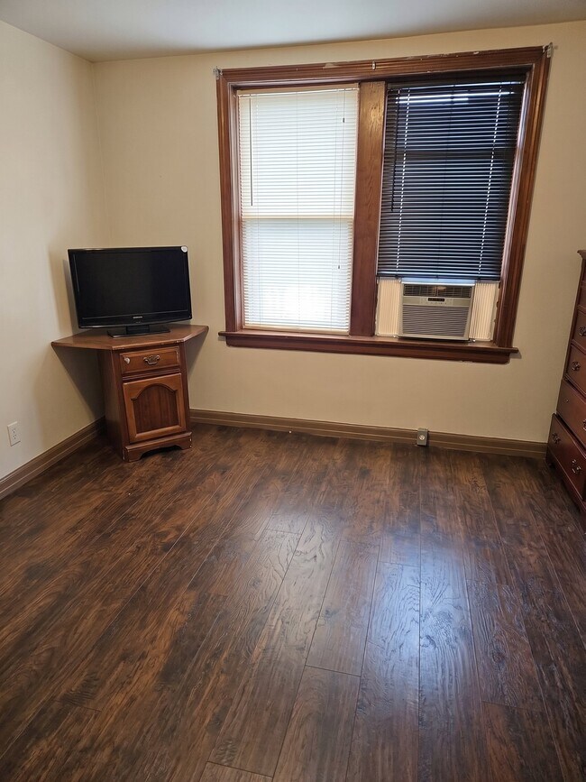 Foto del edificio - 8687-8689-8689 Oriole Ave