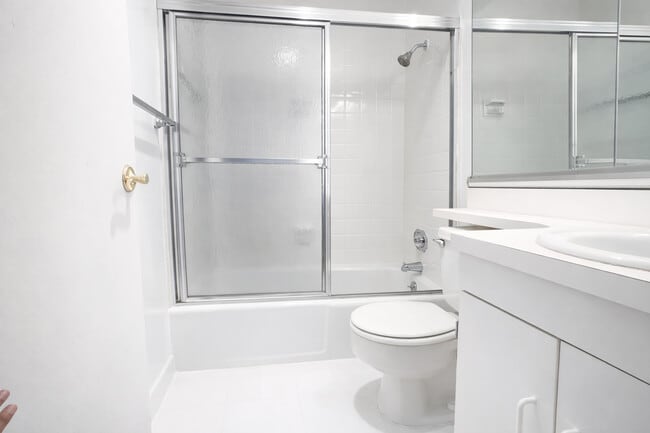 Building Photo - 241 E 39th St