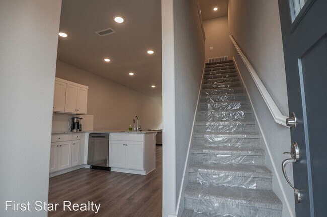 Foto del edificio - 2 br, 2.5 bath House - 642 N Littleleaf Te...