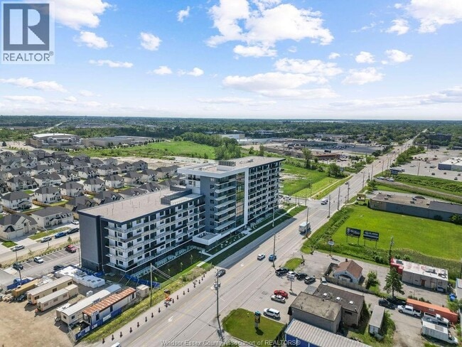 Building Photo - 1624 Lauzon Rd