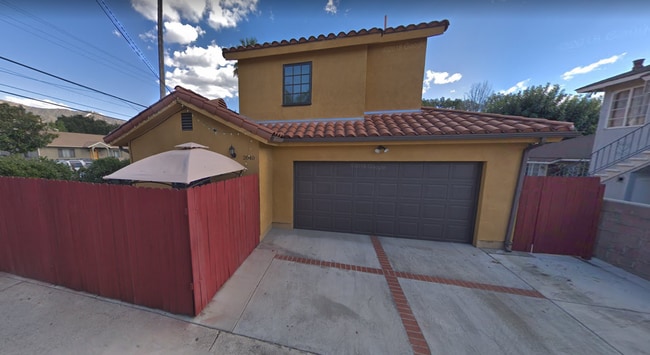 Building Photo - 2040 Glenwood Rd